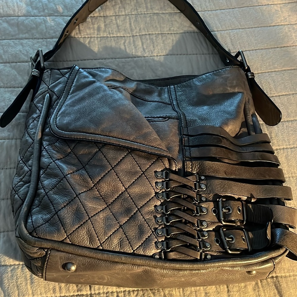 Lockheart leather shoulder bag.     VG condition. Worn 3 times. Taupe